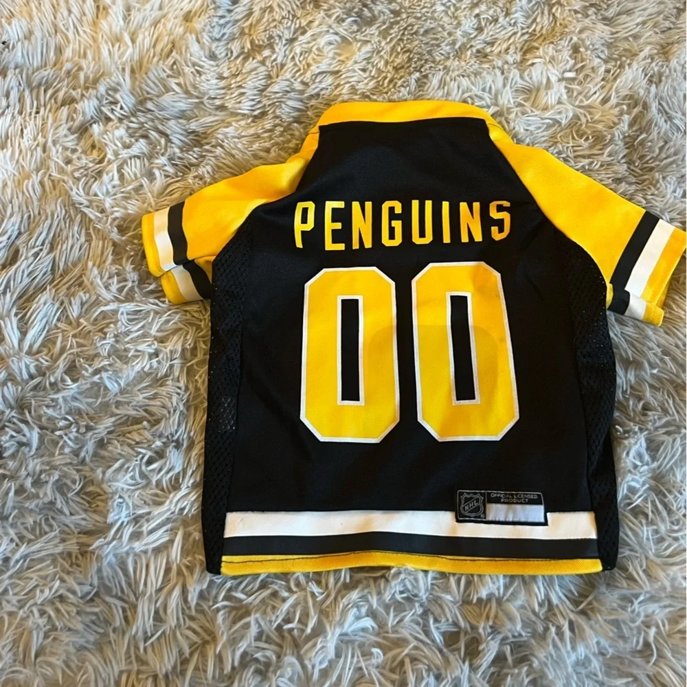 Like‎ new NHL Penguins dog jerzee 00